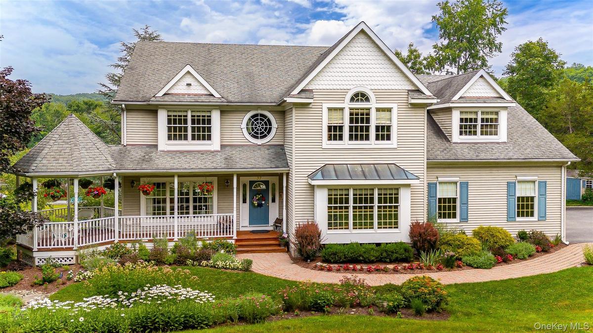 STUNNING PRIVATE WATERFRONT ESTATE W/PRIVATE ISLAND on over 5 acres in Warwick, NY!