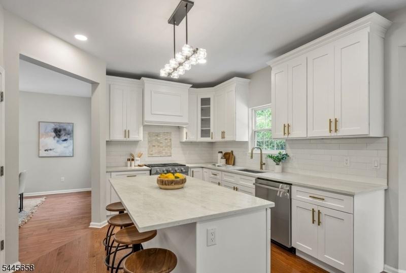 HIGH QUALITY CABINETRY