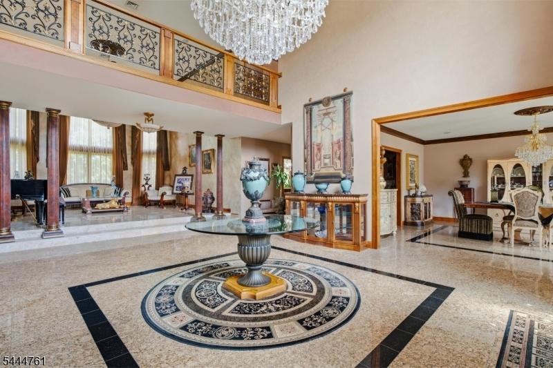 Foyer (2 of 3)