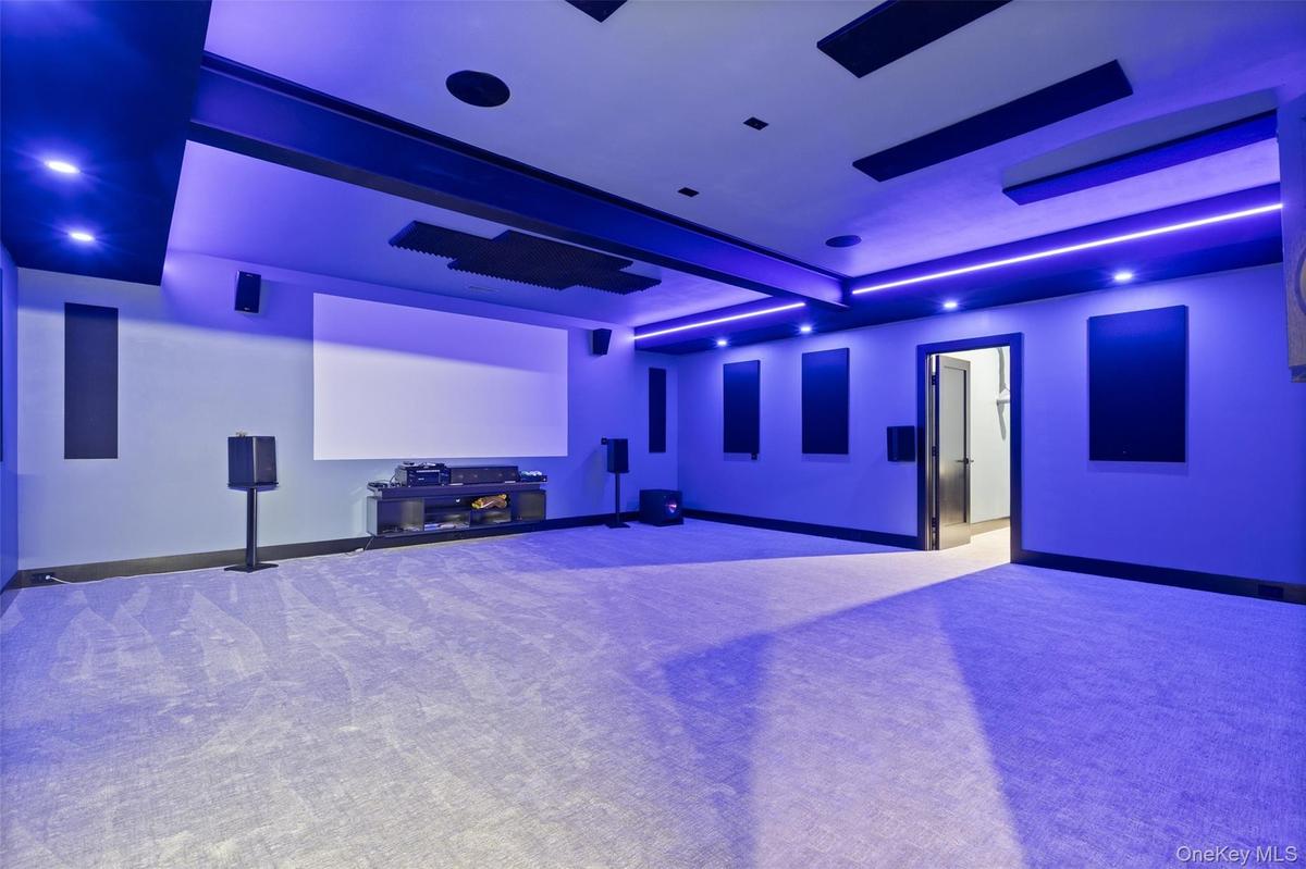 Movie Theater with professional audio and sound-proof system