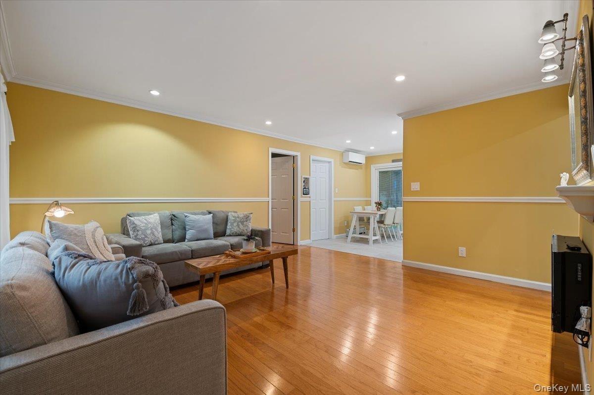 Very Large LR with Open Floor Plan