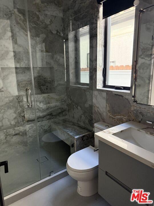 Full Bathroom 1