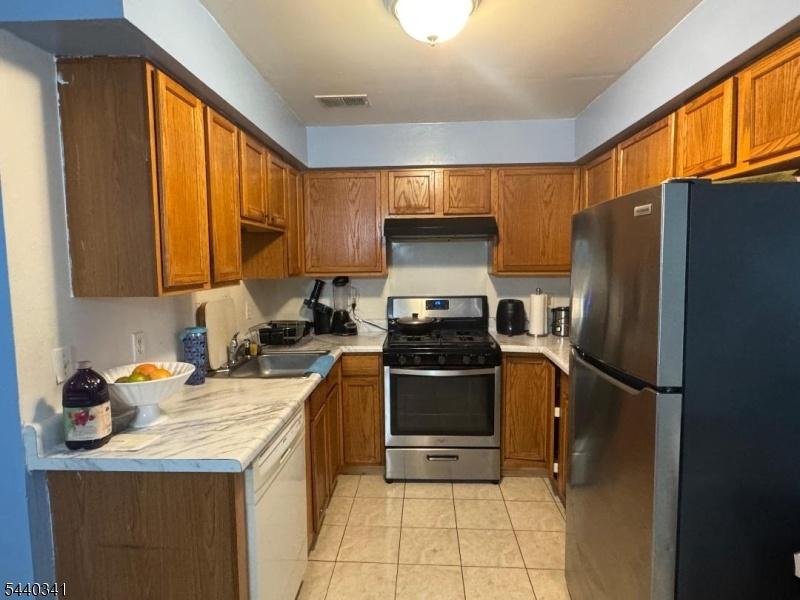 Kitchen. Level 1