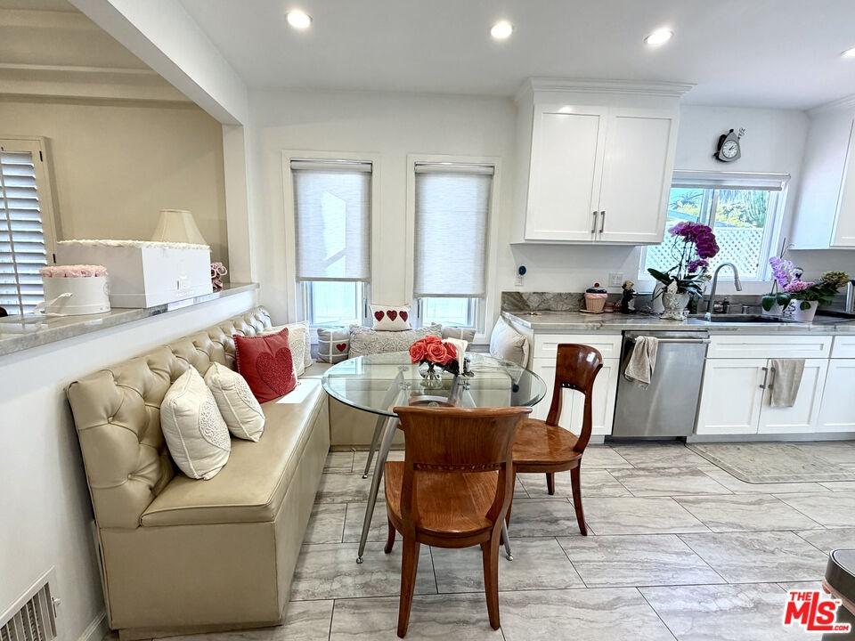 Breakfast nook
