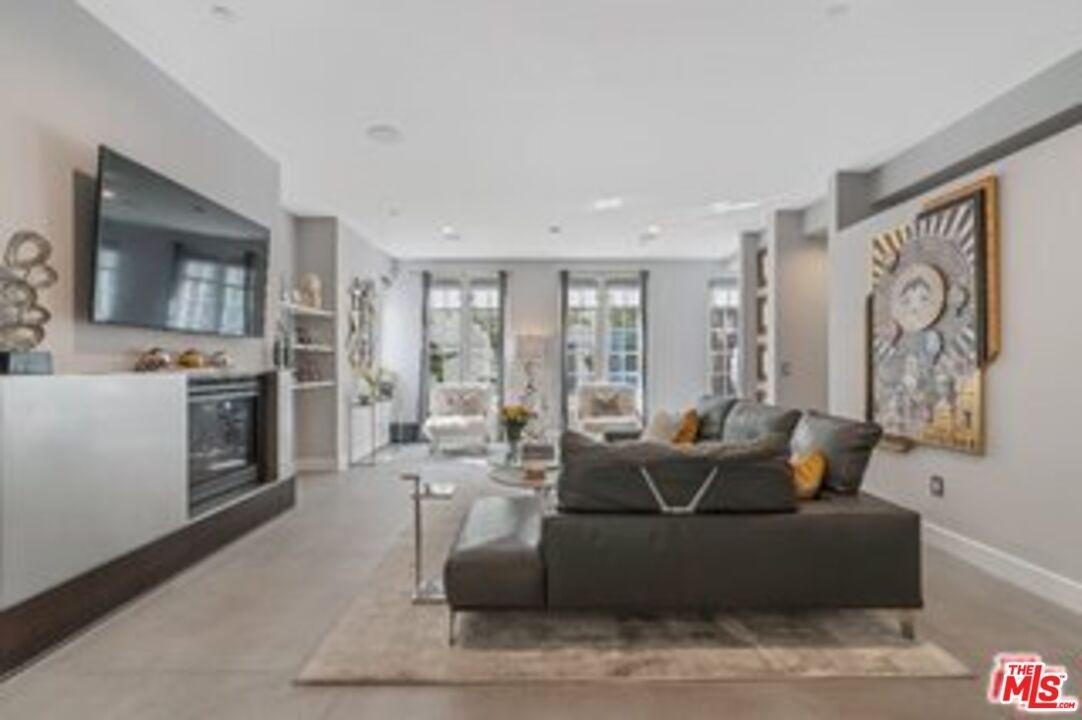 Cool Modern Interior w/ Archit