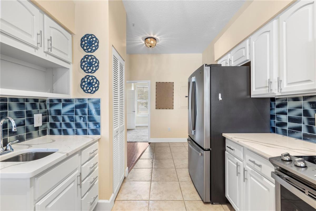 Kitchen - Granite & Stainless