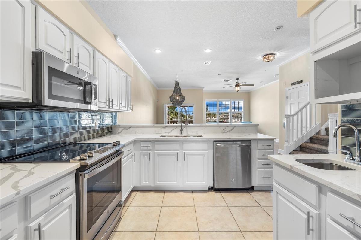 Kitchen - Granite & Stainless