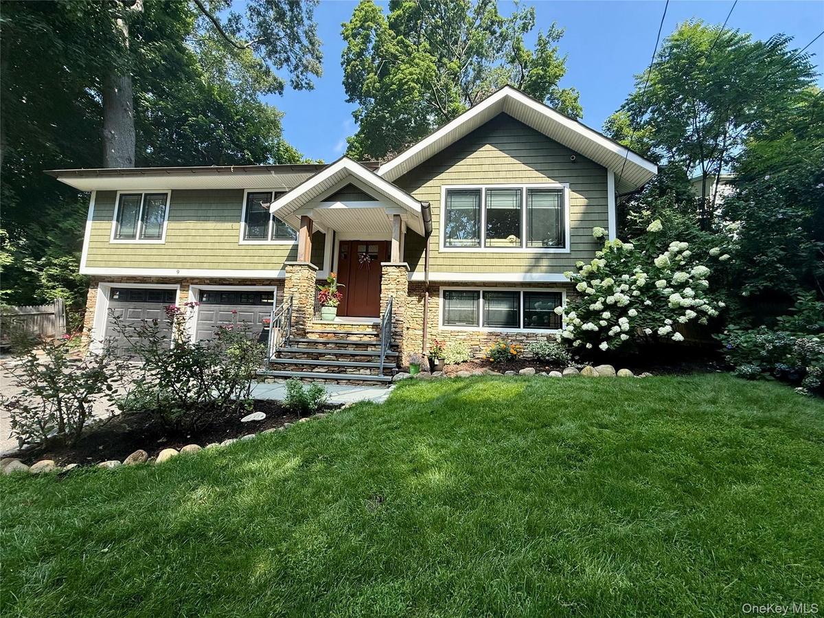 2 Car garage with driveway parking for 4 additional cars