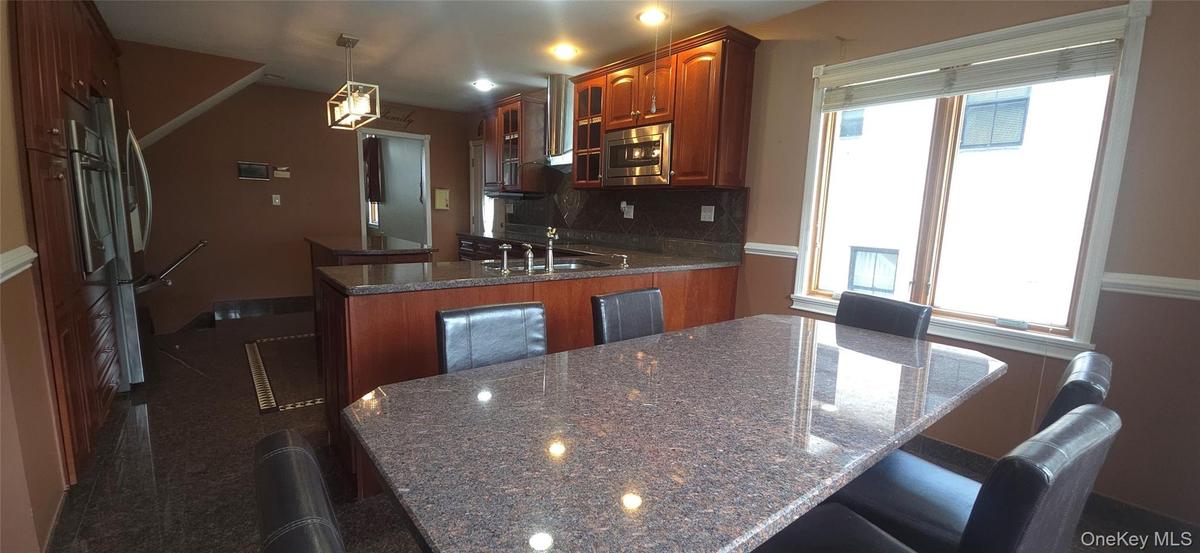 eat in kitchen