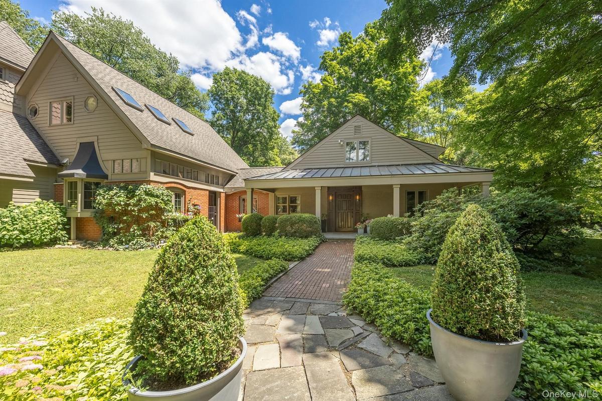 Elegant landscaping & hardscaping