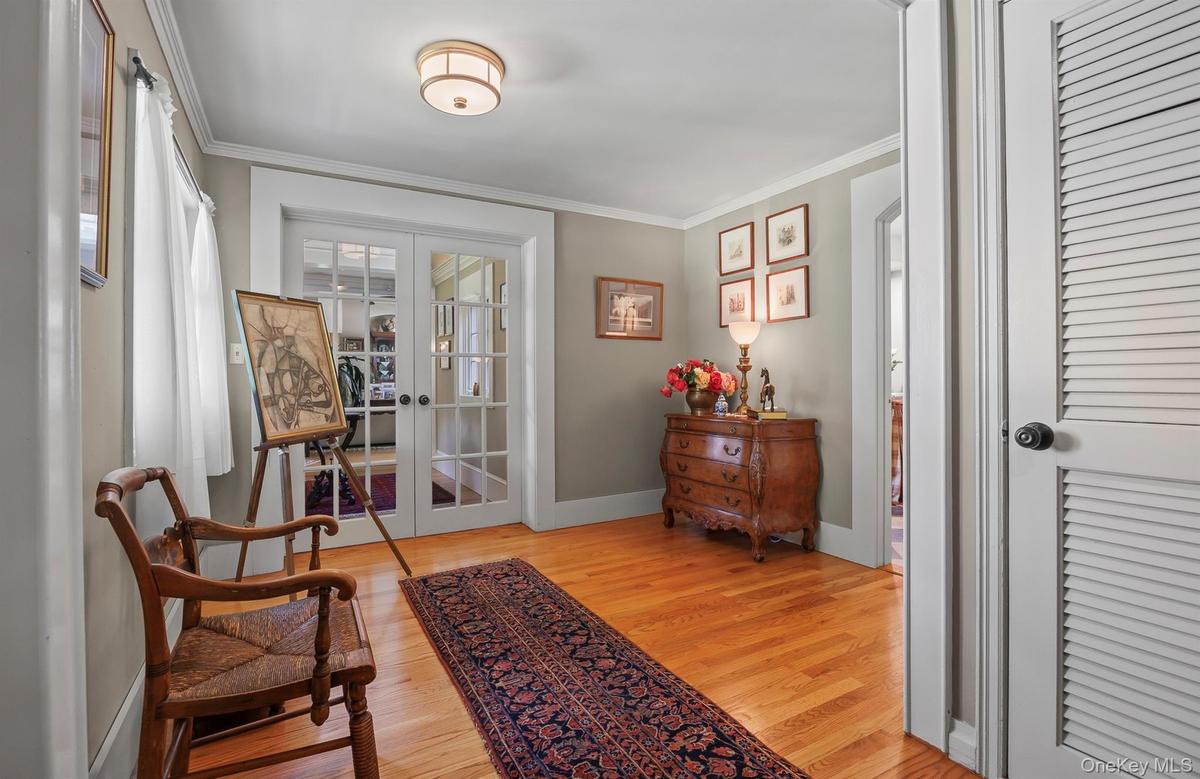 A lovely entrance foyer