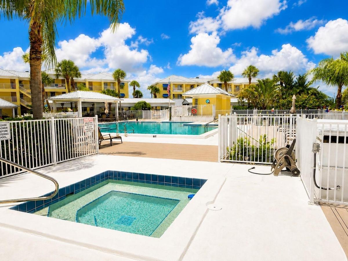 Newly Renovated Pool, Spa, Pool Deck.