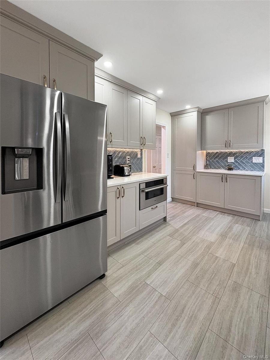 Brand new kitchen with luxury appliances And features