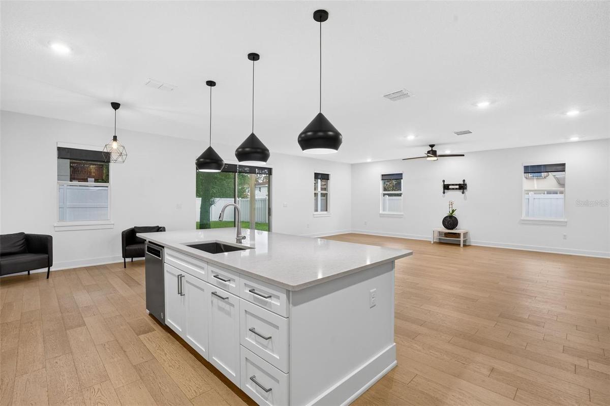 Light and Bright Open Floor Combination