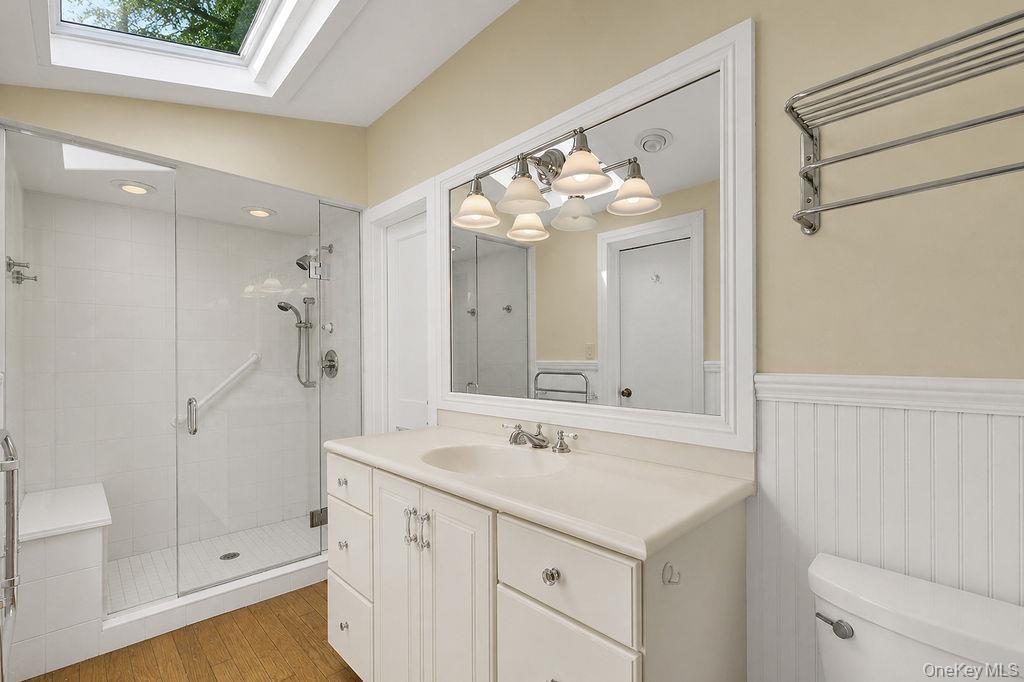 Primary en-suite bath