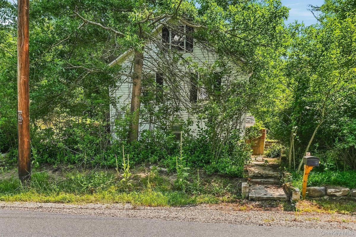 A charming side staircase leads down to the mailbox