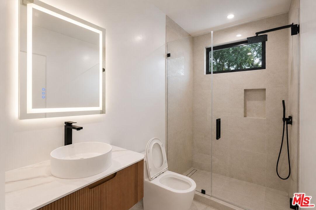 Second bedroom bathroom