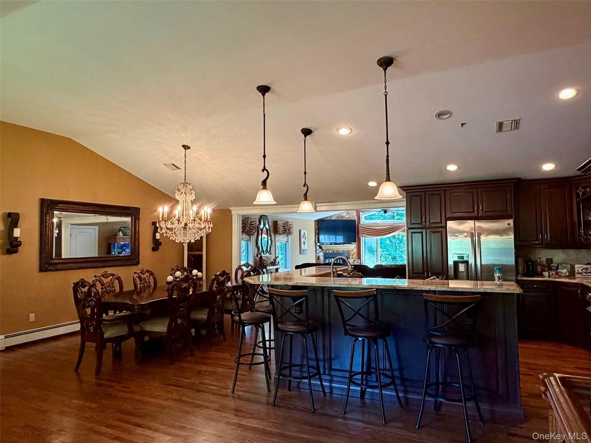 SPACIOUS OPEN CONCEPT KITCHEN/DINING ROOM/GREAT ROOM