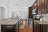 Kitchen w/Bkfst Bar+Pantry