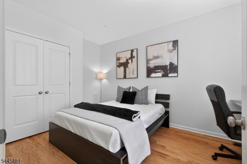 Bedroom on 1st floor+Full bath