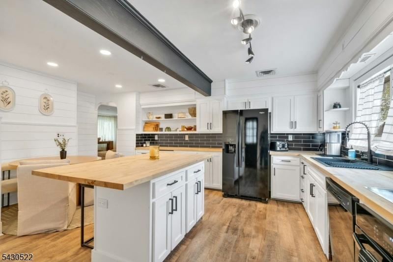 Eat In Kitchen
