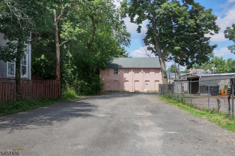 Driveway/Lot