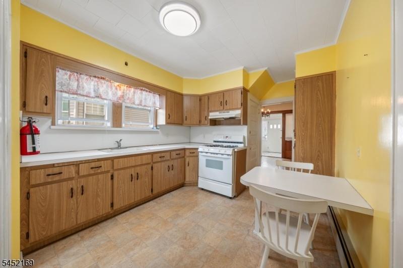 Eat in kitchen