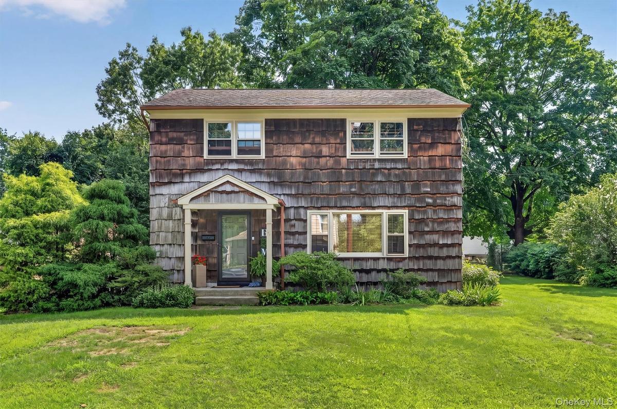 10 Washington Ave, Sloatsburg, NY. 10974. Some grass virtually enhanced