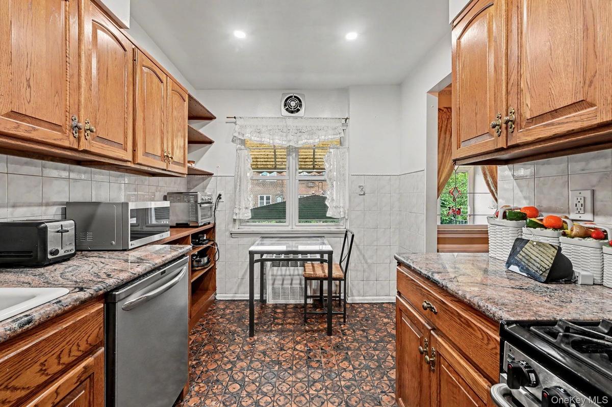 Dine in Kitchen