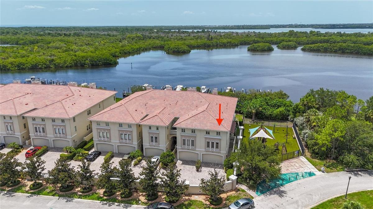 Welcome to 1008 Paseo Del Rio NE in St Petersburg, Florida.