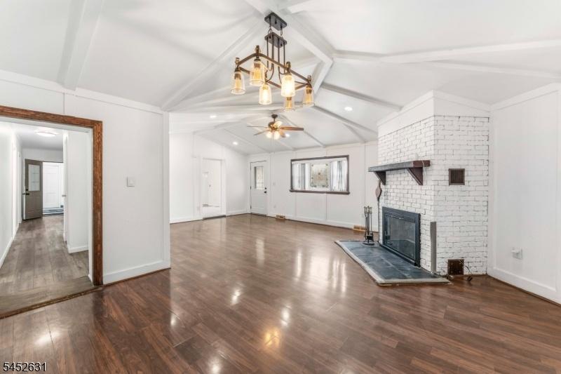 Living room/ dining room