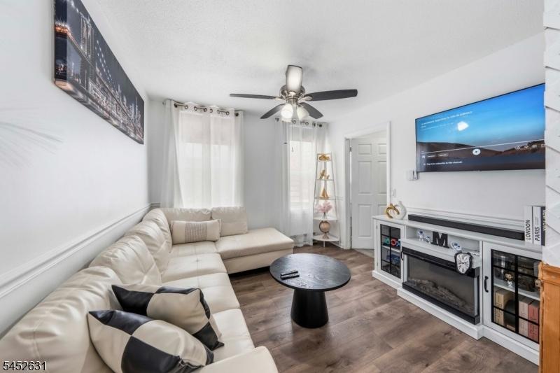 2nd fl living room