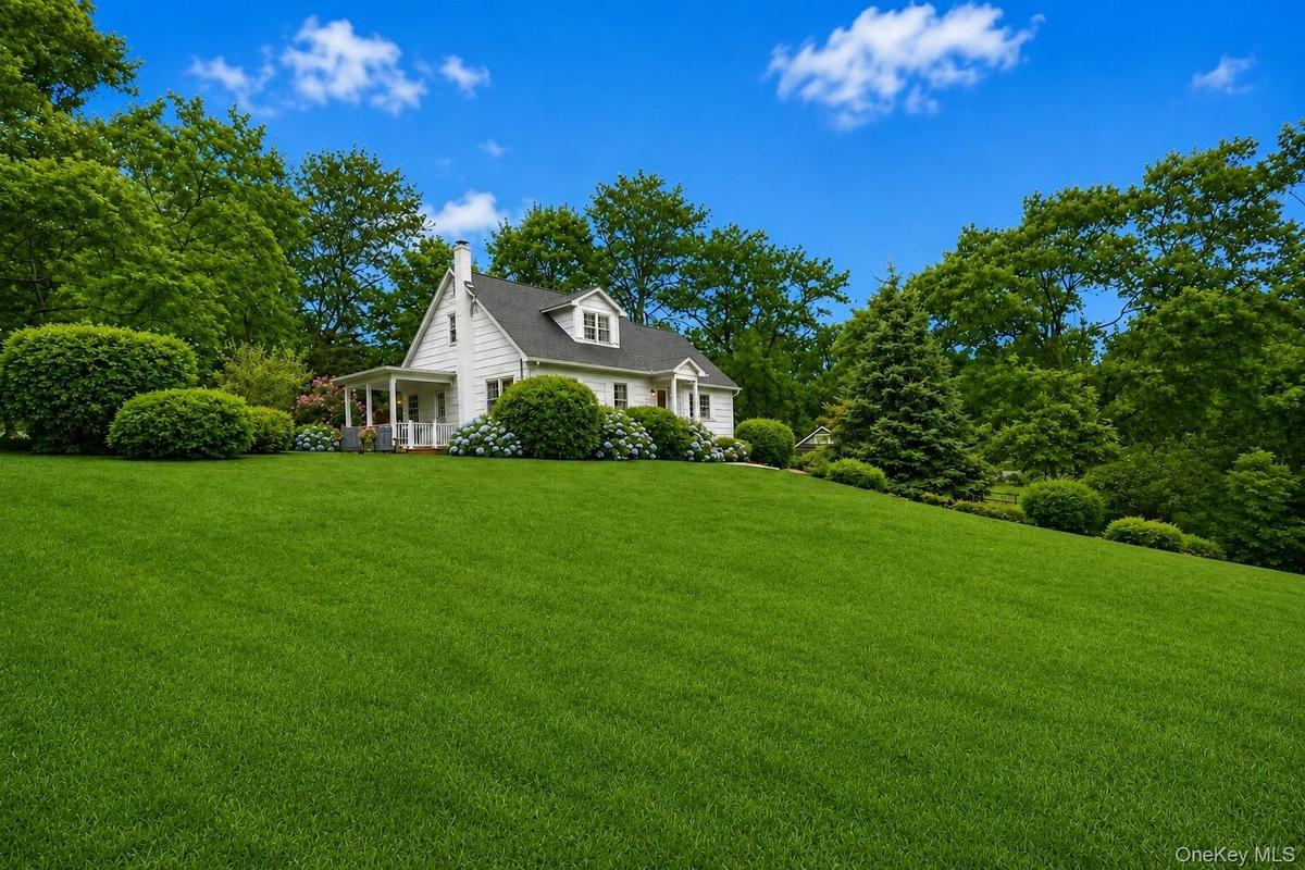 Charming home in heart of Cutchogue with beautiful lawn