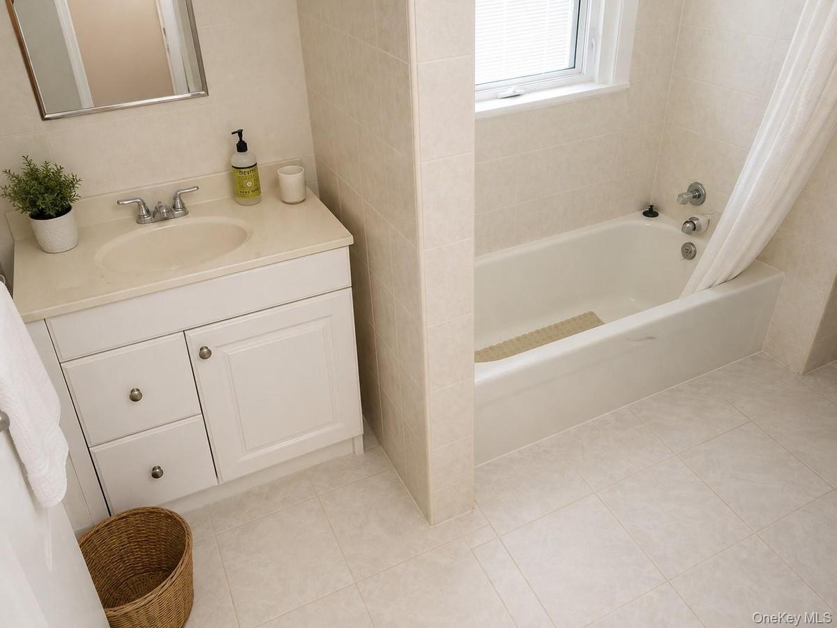 2nd Floor Bath