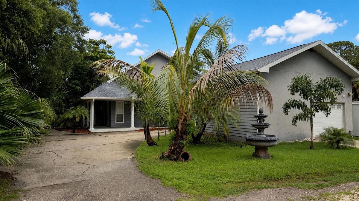 Welcome Home to this Pinellas Park Retreat!