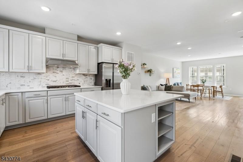 Eat-in Kitchen