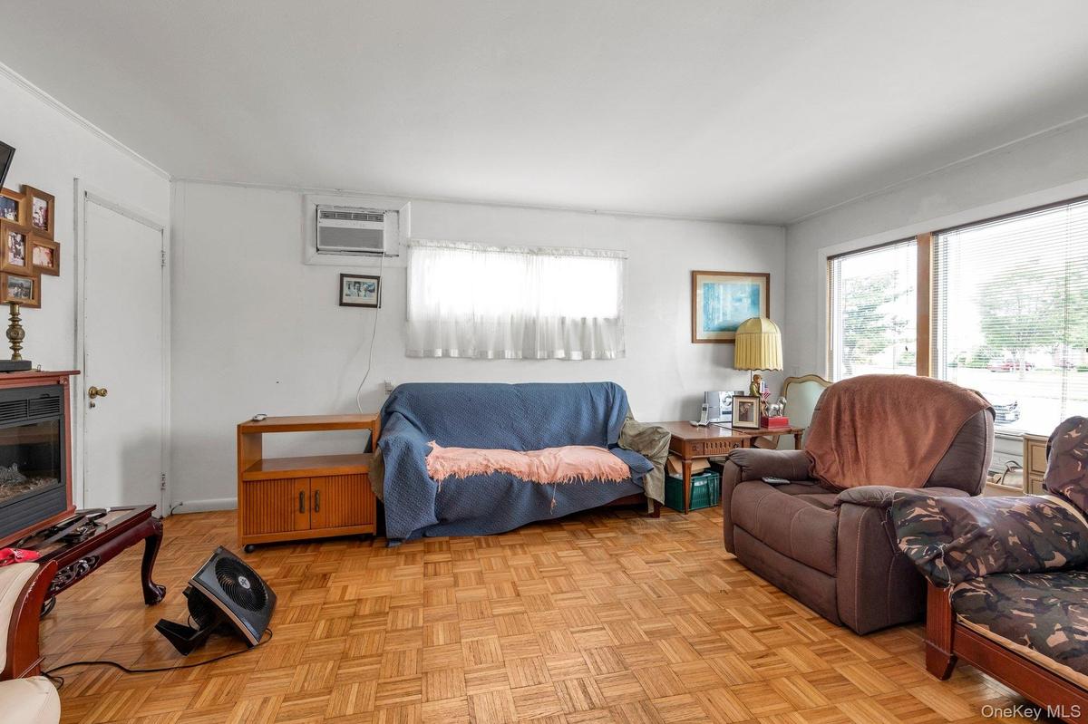 Wood-finish parquet flooring