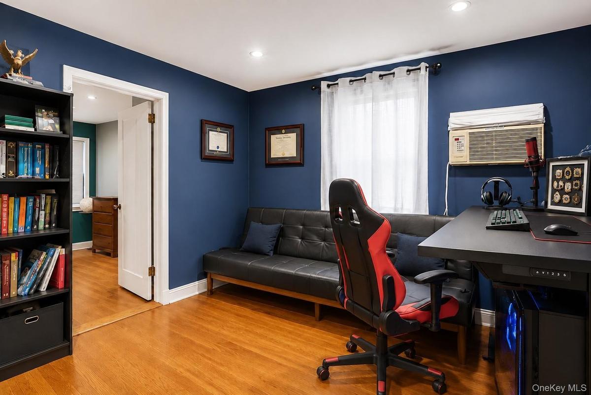 den, office or Bedroom2