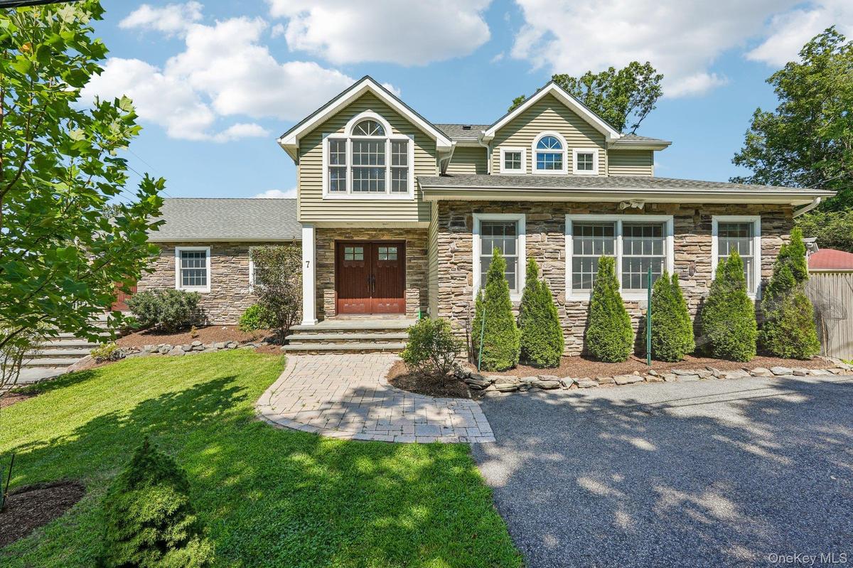 Welcome To 7 Ann Place, Sloatsburg. Love Where You  Live!!