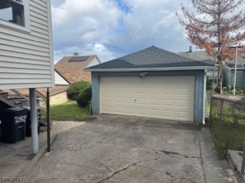 Detached Garage
