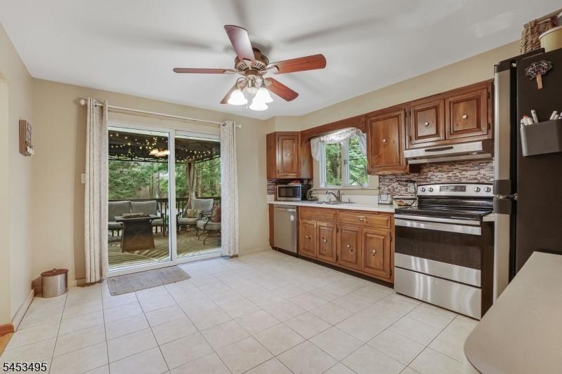 Eat-in Kitchen