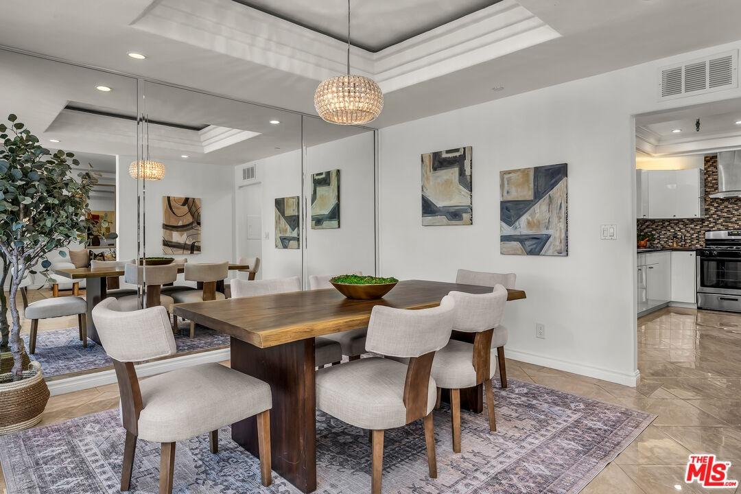 Dining room w bevel mirrors