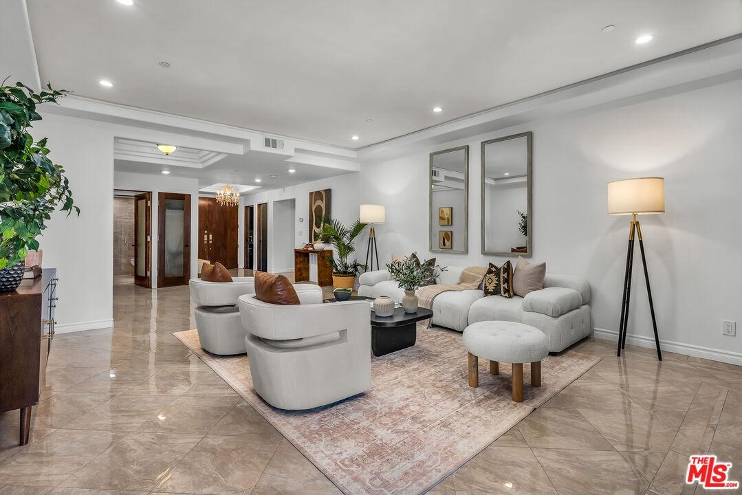 STUNNING OPEN LAYOUT