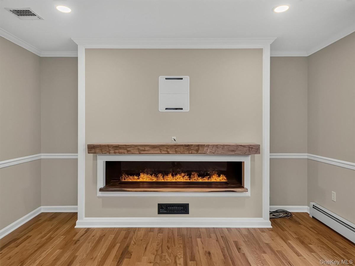 A custom remote-controlled water vapor fireplace creates an incomparable atmosphere with the look of dancing flames in every season. Enjoy year-round 