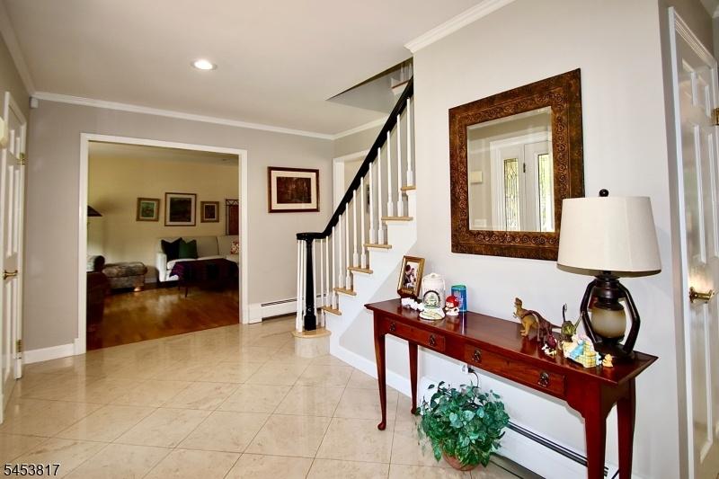Ent Foyer w/2 closets