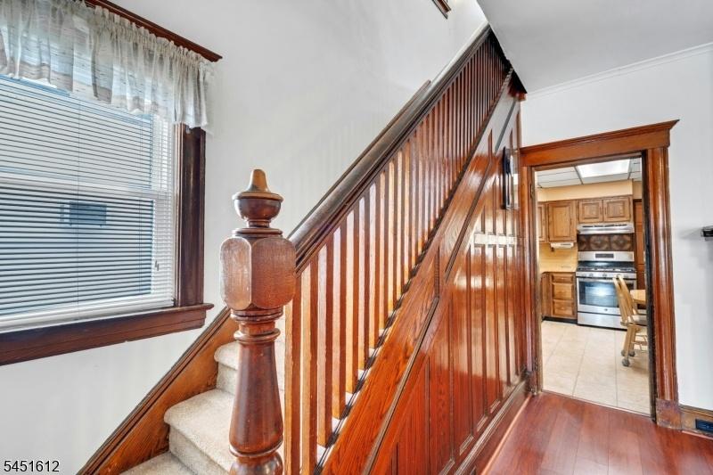 CHESTNUT WOOD STAIRCASE