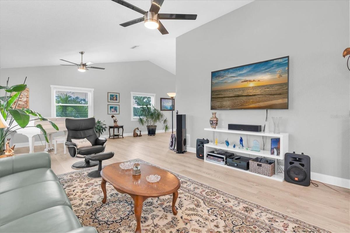 Generous proportions & expansive wall space provide wonderful flexibility for creating a beautifully designed living and entertaining area.
