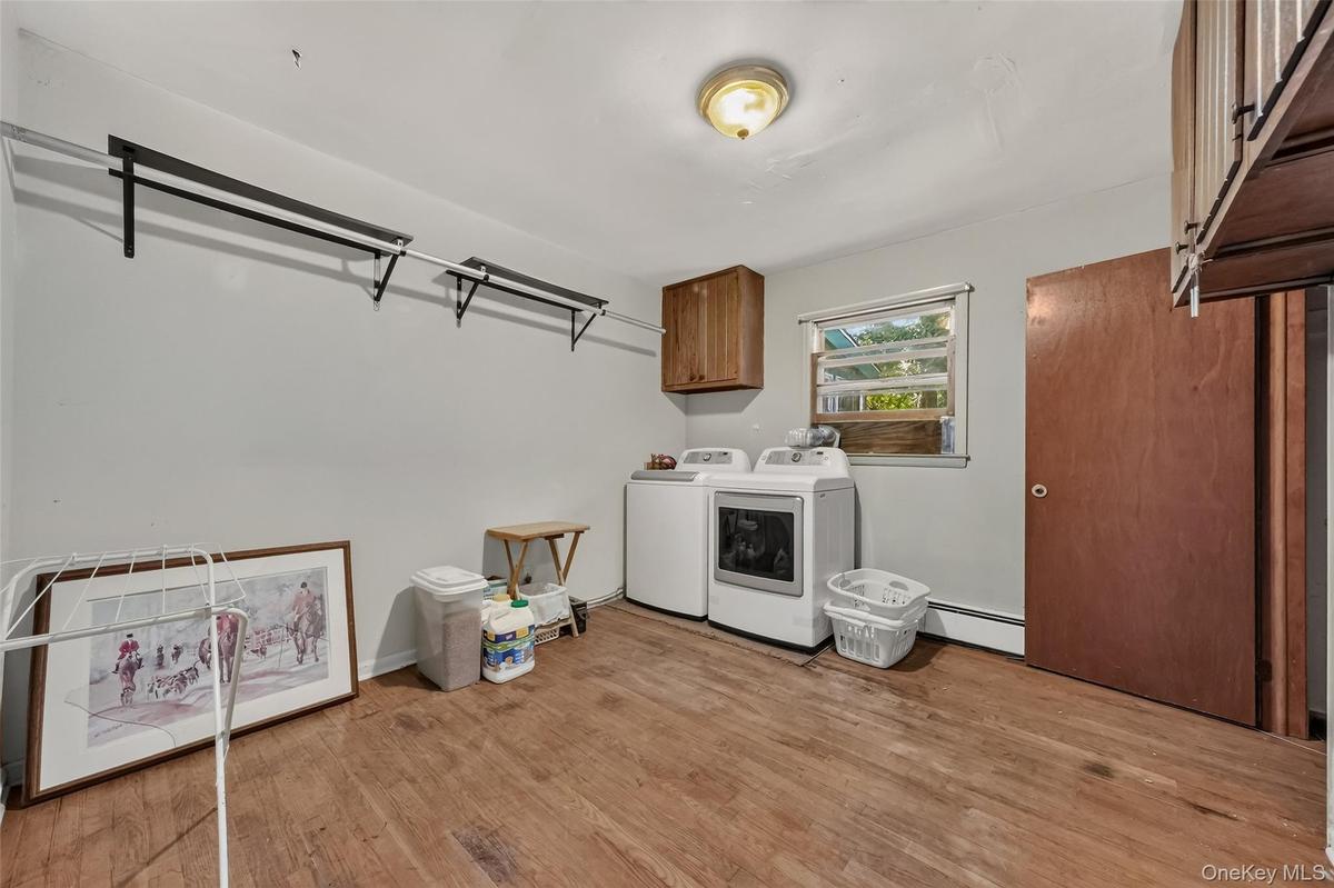 This is the 4th bedroom (currently used for laundry