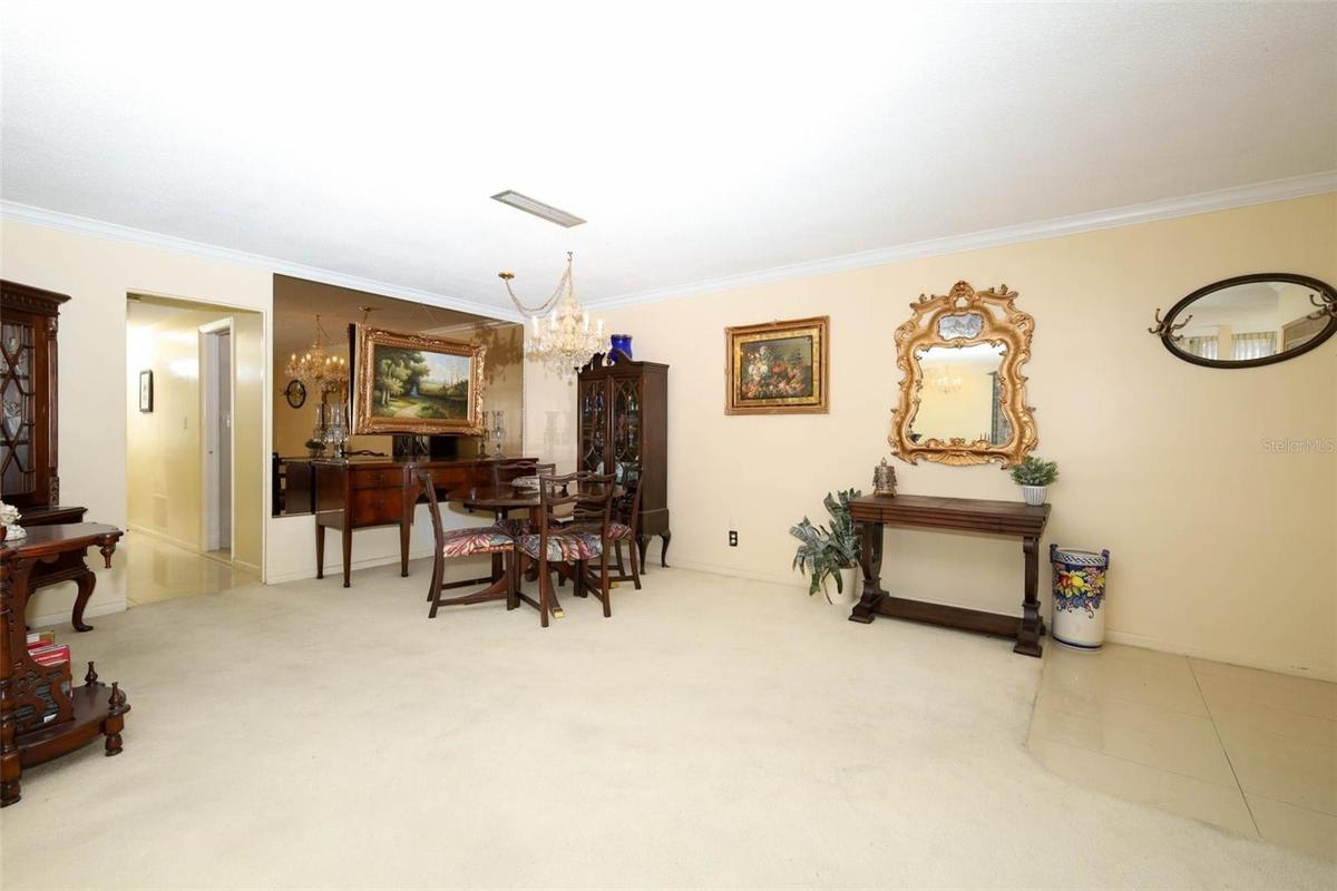 Spacious Foyer & dining room