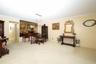 Spacious Foyer & dining room